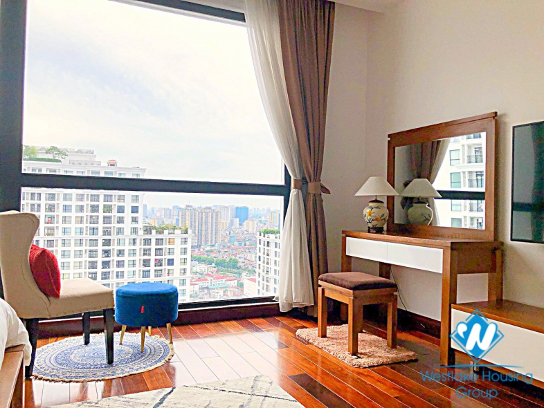 Beautiful bright 3-bedroom apartment in Royal City